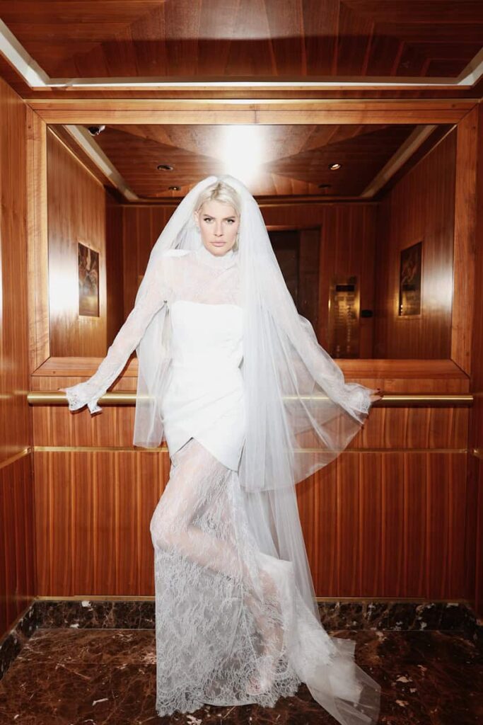 GALA WHITE